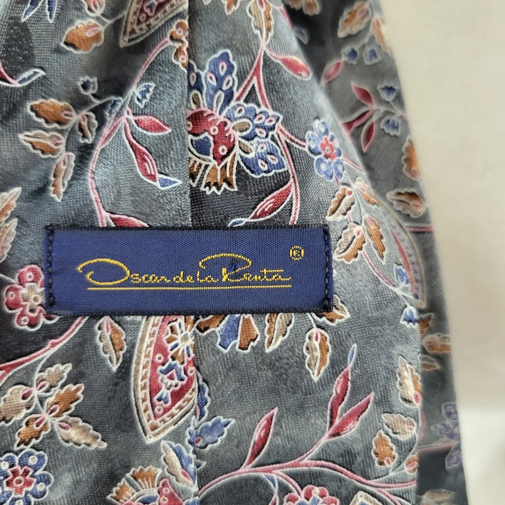 OSCAR DE LA RENTA grey paisley floral men's silk office formal necktie
